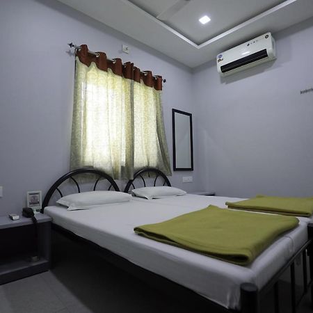 Royal Guest House ภุช ภายนอก รูปภาพ